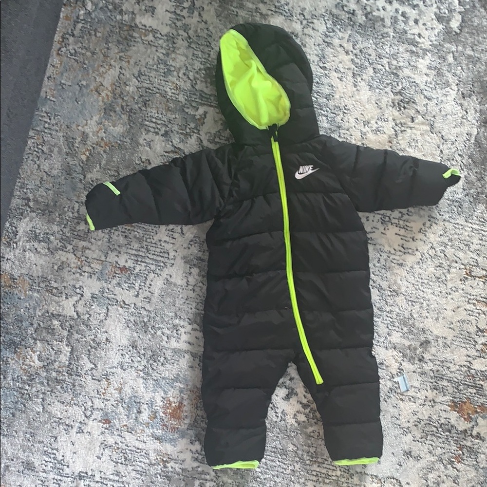 Nike Black and Neon Green Baby Snowsuit

Open to Offers!